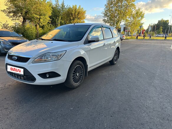 2010 Ford Focus II Рестайлинг, белый, 430000 рублей