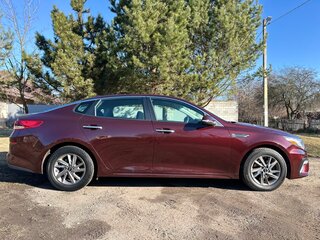 2020 Kia Optima IV Рестайлинг, красный, 1400000 рублей, вид 4