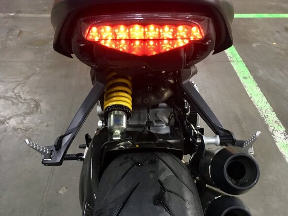 2011 Ducati Monster 1100, чёрный - вид 9
