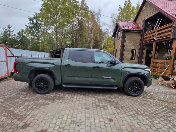2022 Toyota Tundra CrewMax III, зелёный - вид 1