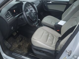 2018 Volkswagen Tiguan Allspace II, серебристый, 3900000 рублей, вид 4