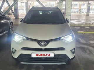 2017 Toyota RAV4 IV (XA40) Рестайлинг, белый, 2600000 рублей, вид 1
