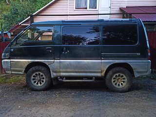 1993 Mitsubishi Delica III, зелёный, 583000 рублей, вид 4