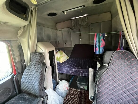 1999 Volvo VNL, красный, 3000000 рублей - вид 10