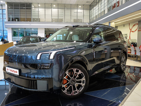 Lynk & Co 900