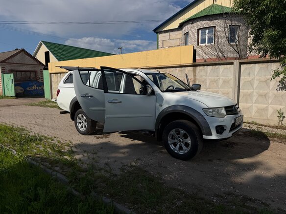 2014 Mitsubishi L200 IV Рестайлинг, белый, 1517000 рублей - вид 2