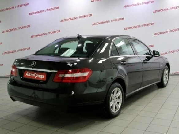 2012 Mercedes-Benz E-Класс 200 7G-Tronic IV (W212, S212, C207), чёрный, 1800000 рублей - вид 1