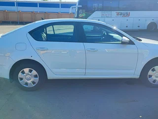 2019 Skoda Octavia III (A7) Рестайлинг, белый, 1900000 рублей, вид 4