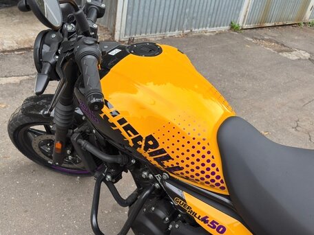 2025 Royal Enfield Guerrilla 450, золотистый, 490000 рублей, вид 5