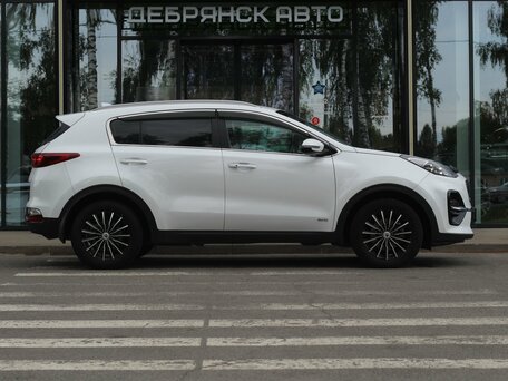 2019 Kia Sportage IV Рестайлинг, белый, 2530000 рублей, вид 4