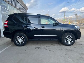 2014 Toyota Land Cruiser Prado 4-speed 150 Series Рестайлинг 1, чёрный, 3485000 рублей, вид 4