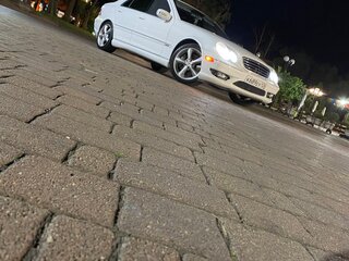 2004 Mercedes-Benz C-Класс 230 II (W203) Рестайлинг, белый, 950000 рублей, вид 2