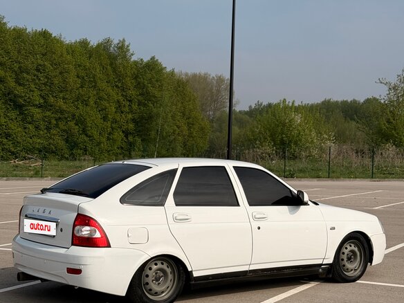 2011 Lada (ВАЗ) Priora I, белый, 340000 рублей - вид 3