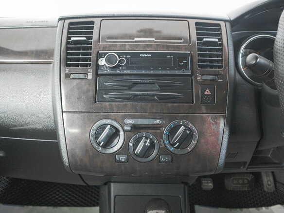 2004 Nissan Tiida Latio I, белый - вид 14
