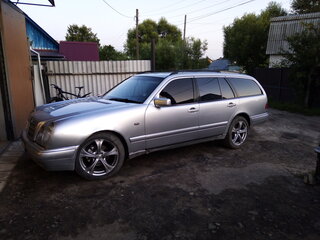 1997 Mercedes-Benz E-Класс 230 II (W210, S210), серебристый, 999000 рублей, вид 1