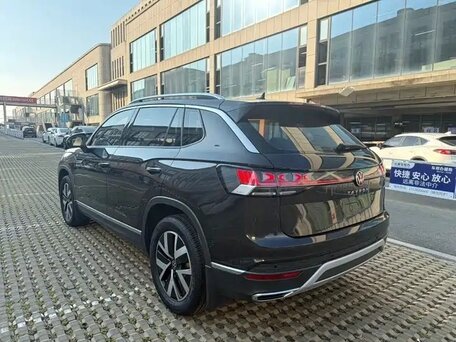2023 Volkswagen Tayron I Рестайлинг, чёрный, 2635000 рублей, вид 4