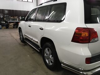 2013 Toyota Land Cruiser 200 Series Рестайлинг 1, белый, 12000000 рублей, вид 3