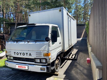 1993 Toyota Dyna, белый, 1100000 рублей, вид 2