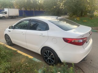 2014 Kia Rio 6-speed III, белый, 860000 рублей, вид 4