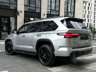 2025 Toyota Sequoia III, серебристый, 13490000 рублей, вид 3