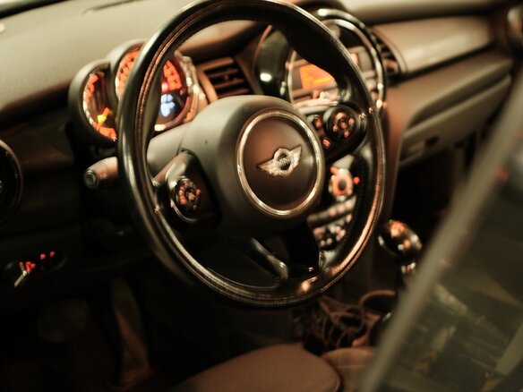 2018 Mini Hatch Cooper III (F55/F56), серый, 1700000 рублей - вид 12