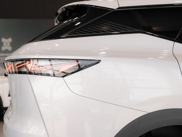 2026 Omoda C7, белый, 3071109 рублей - вид 4