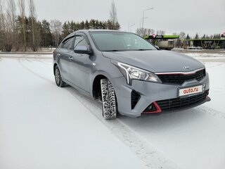 2021 Kia Rio IV Рестайлинг, серый, 1550000 рублей, вид 1
