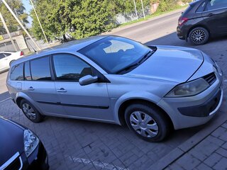 2006 Renault Megane II Рестайлинг, серебристый, 500000 рублей, вид 2