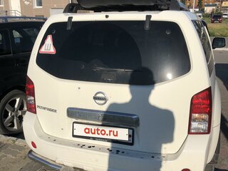 2011 Nissan Pathfinder III Рестайлинг, белый, 1000000 рублей, вид 3