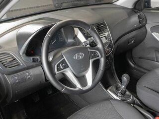 2013 Hyundai Solaris I, чёрный, 761000 рублей, вид 5