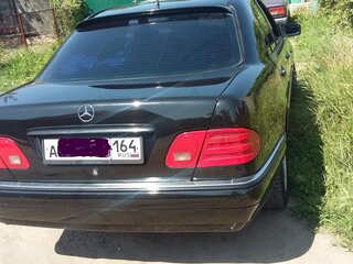 1998 Mercedes-Benz E-Класс 240 II (W210, S210), чёрный, 280000 рублей, вид 4