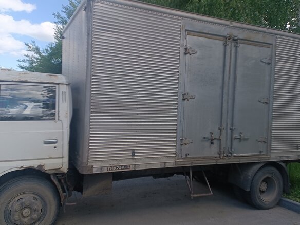 1990 Nissan Atlas, белый, 630000 рублей