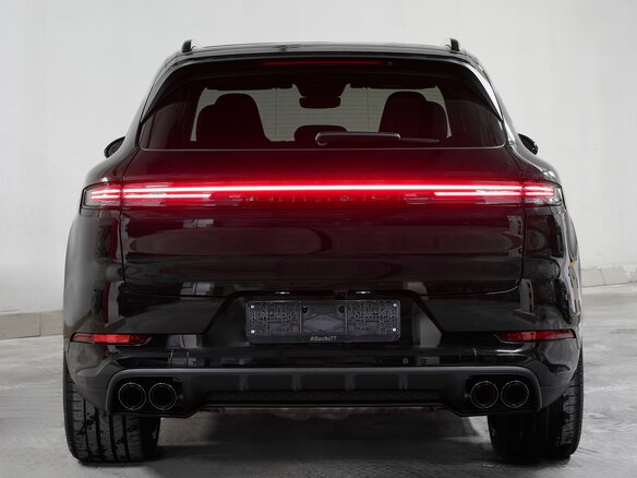 2026 Porsche Cayenne III Рестайлинг, чёрный, 18275000 рублей - вид 32
