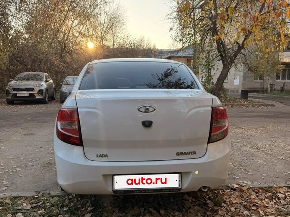 2014 Lada (ВАЗ) Granta I, белый, 300000 рублей - вид 6