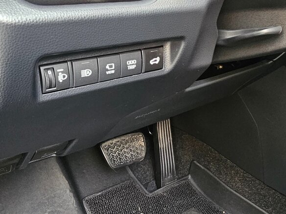 2025 Toyota RAV4 V (XA50), чёрный, 3850000 рублей - вид 6