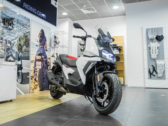 2019 BMW C 400 X, белый - вид 1