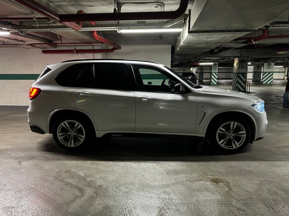 2017 BMW X5 30d III (F15), белый, 6450000 рублей - вид 2