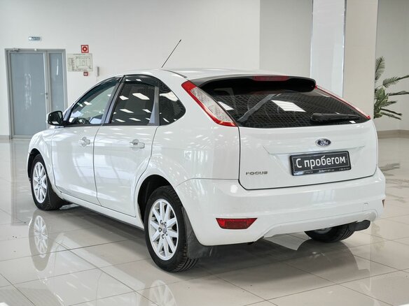 2011 Ford Focus II Рестайлинг, белый, 572000 рублей - вид 3