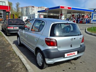 2002 Toyota Yaris I, серебристый, 199999 рублей, вид 4