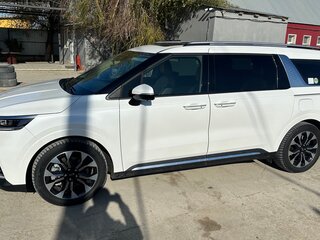 2020 Kia Carnival IV, белый, 5000000 рублей, вид 4