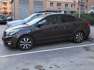 2016 Kia Rio III Рестайлинг, коричневый, 1020000 рублей, вид 3