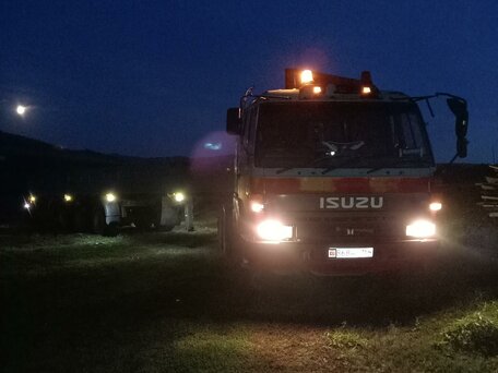 1993 Isuzu Giga (E-series), красный, 1500000 рублей, вид 3