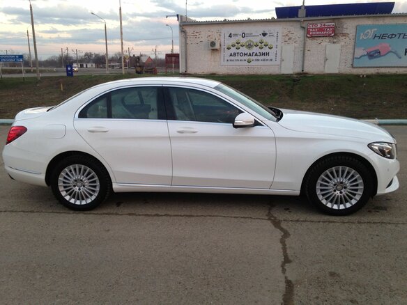 2014 Mercedes-Benz C-Класс 180 IV (W205), белый - вид 2