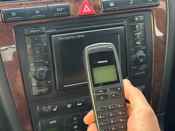 2001 Audi S8 I (D2) Рестайлинг, серебристый - вид 13