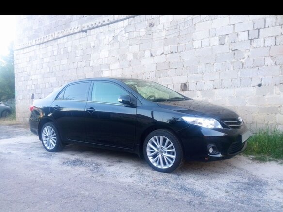 2011 Toyota Corolla X (E140, E150) Рестайлинг, чёрный, 800000 рублей - вид 1