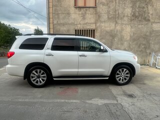 2011 Toyota Sequoia II, белый, 2930000 рублей, вид 4