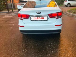 2017 Kia Rio III Рестайлинг, белый, 570000 рублей, вид 5