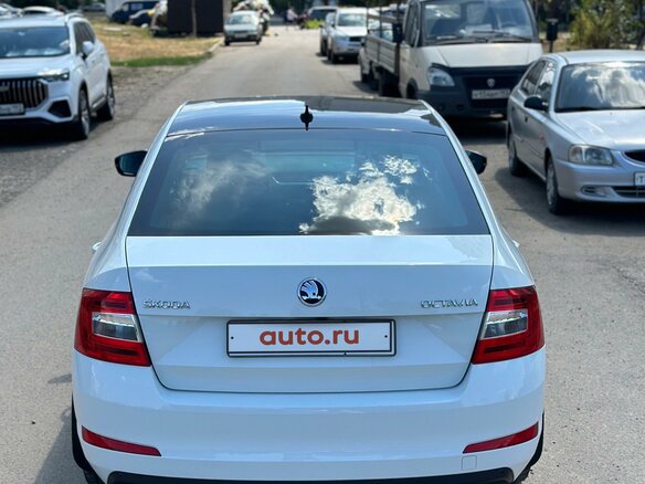 2017 Skoda Octavia III (A7), белый, 1700000 рублей - вид 3
