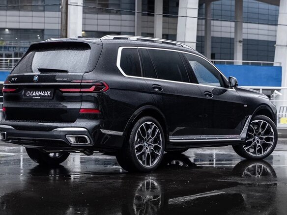 2024 BMW X7 40i I (G07) Рестайлинг, чёрный, 13890000 рублей - вид 3