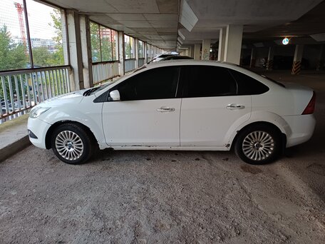 2011 Ford Focus II Рестайлинг, белый, 460000 рублей, вид 4